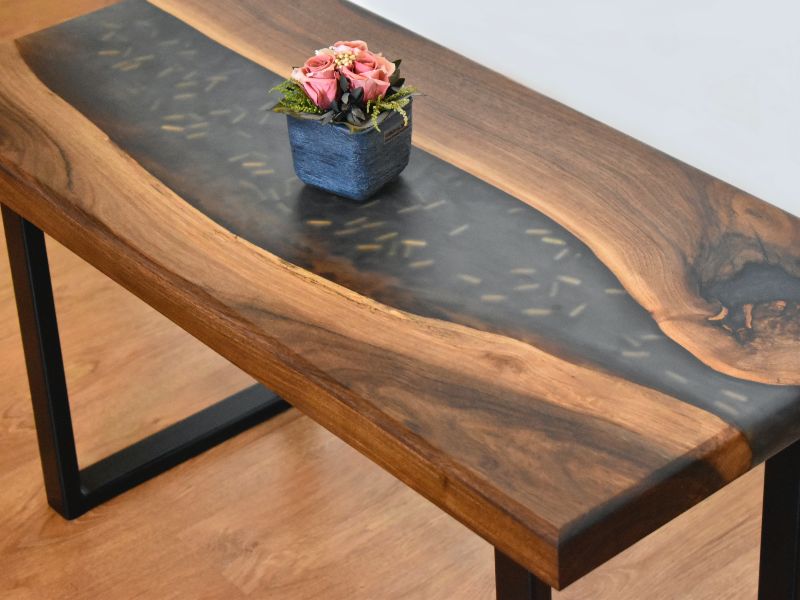 Demo-Handmade wooden table